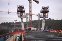 Neckartalbruecke der Bundesstrasse 32 ueber das Neckartal bei Horb