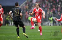 Fussball 1. Bundesliga  Saison  2025/2026  19. Spieltag FC Bayern Muenchen -   FC Augsburg