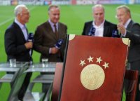 Fussball CHL  Saison 2011/2012:  FC Bayern Muenchen  Chronik  111. Jahre