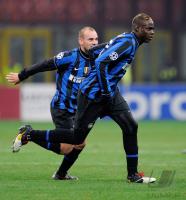 FUSSBALL  International CHL 09/10  : Mario Barwuah Balotelli Wesley Sneijder  (Inter)