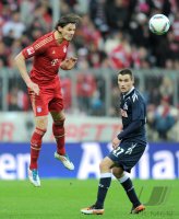 Fussball 1. Bundesliga, Saison 2011/2012:  Daniel van Buyten (li, FC Bayern Muenchen) gegen Christian Clemens (1. FC Koeln)