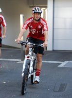 Fussball 1. Bundesliga: Die Mannschaft des FCB macht eine Fahrrad Tour mit dem Mountainbike