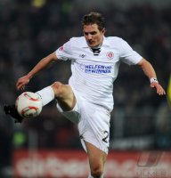 Fussball: 1. Bundesliga Saison 2010/2011: St. Pauli, ROTHENBACH am Ball