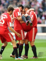 Fussball 1. Bundesliga : Jubel nach dem Tor zum 5:1 mit Thomas Mueller, Mario Gomez, Franck Ribery, Miroslav Klose (v. li., FC Bayern Muenchen)