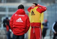 Fussball 3. Bundesliga:  Trainer Mehmet Scholl mit Daniel Sikorski (FC Bayern II)