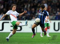 Fussball Champions League  Saison 2010/2011: Petri Pasanen, Per Mertesacker, Hugo Almeida (v. li., SV Werder Bremen)