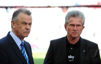 Fussball 1. Bundesliga : Trainer Ottmar Hitzfeld (li, Schweiz) mit Trainer Jupp Heynckes (re, Bayer 04 Leverkusen)