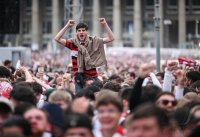 Fussball DFB Pokal Finale 24/25: Arminia Bielefeld - VfB Stuttgart, Public Viewing auf dem Schlossplatz