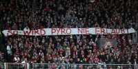 1. Fussball Bundesliga:  Mainz Fans mit einem Banner, SO WIRD PYRO NIE ERLAUBT