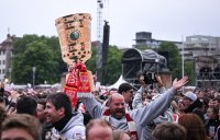 Fussball DFB Pokal Finale 24/25: Arminia Bielefeld - VfB Stuttgart, Public Viewing auf dem Schlossplatz