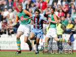 Fussball 1. Bundesliga: Bremen - Trabzonspor, Zweikampf