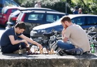 Schmuckbild Schach in der Fruehlingssonne