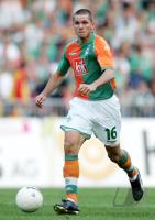 Fussball 1. Bundesliga: Bremen, ANDREASEN Einzelaktion am Ball