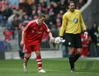 Fussball 1. BL Bayern-Wolfsburg; Zweikampf
