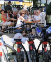 Wengerter-Hockete  am alten Schulhaus in Wendelsheim