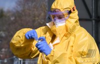 Symbolbild: Corona Teststelle Tuebingen: Corona-Drive-In auf dem Tuebinger Festplatz