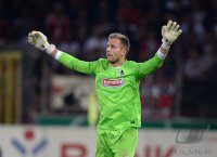 Fussball DFB Pokal 2. Runde 13/14: Torwart Oliver Baumann (SC Freiburg)