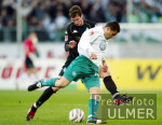 Fussball 1. Bundesliga: Wolfsburg - Bremen, Zweikampf