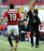 FUSSBALL SERIE A:  Gianluca Zambrotta (li,) mit Trainer Massimilliano Allegri (AC Mailand)