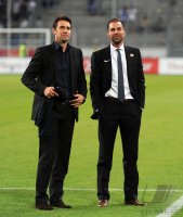 2. Fussball Bundesliga: JUBEL nach dem Sieg mit Manager Michael Preetz und Trainer  Markus Babbel  (v. li., Hertha BSC Berlin)