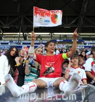 2. Fussball Bundesliga : JUBEL nach dem SIEG Moritz Leitner (FC Augsburg) und seiner Freundin