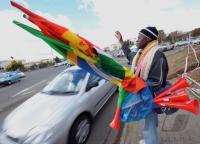 FIFA Confed Cup 2009 FEATURE Strassenverkaeufer