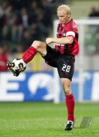 Fussball Uefa Cup: Leverkusen, RAMELOW Einzelaktion am Ball