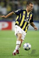 Fussball International: Istanbul, SERKAN Einzelaktion am Ball
