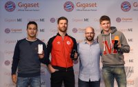 Offizielle Uebergabe der Gigaset ME Smartphones an den FC Bayern Muenchen