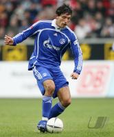 Fussball 1. Bundesliga: Schalke, KURANYI Einzelaktion