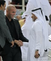 FUSSBALL INTERNATIONAL:  Zinedine ZIDANE (Frankreich) mit d AFC Praesident  Bin Hammam (Katar)