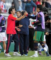 Fussball U21-Europameisterschaft 2011: Trainer Luis Milla mit Diego Marino (v.li., Spanien)