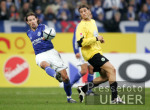 Fussball 1. Bundesliga: Schalke - Wolfsburg, Zweikampf