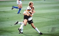 Fussball WM 1990 FINALE: JUBEL Andreas BREHME (Deutschland)