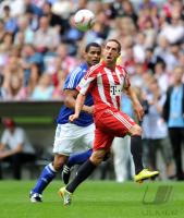 1. Fussball Bundesliga: Franck Ribery (FC Bayern Muenchen) gegen Adjei (Fitness First Winterstars)