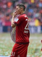 Fussball, 1. Bundesliga  Saison 13/14: Jubel FC Bayern Muenchen mit Schale