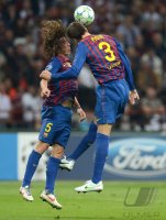 FUSSBALL INTERNATIONAL  CHL Viertelfinale 11/12: Carles Puyol (li,) mit Gerard Pique (Barca)
