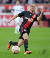 Fussball: 1. Bundesliga Saison 2010/2011: Leverkusen, SAM am Ball