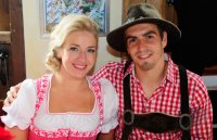 FUSSBALL 1. BUNDESLIGA 13/14:  Philipp Lahm mit seiner Frau Claudia auf der Wiesen