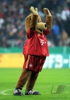 Fussball DFB Pokal 11/12 :  JUBEL Maskottchen Bernie  (FC Bayern Muenchen)