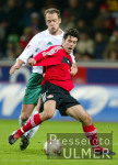 Fussball 1. Bundesliga: Leverkusen - Bremen, Zweikampf