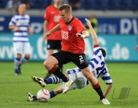 2. Fussball Bundesliga: Christian Lell (li, Hertha BSC Berlin) gegen Olivier Veigneau (re, MSV Duisburg)