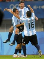 FUSSBALL  Olympia 2008  Peking  Viertelfinale Argentinien - Niederlande