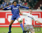 Fussball 1. Bundesliga: Schalke - Berlin, Zweikampf