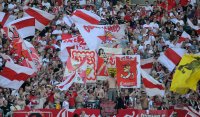 Fussball 1. Bundesliga :  Stuttgart Fankurve mit Fahnen