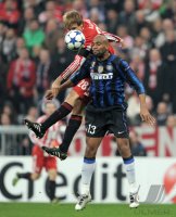 Fussball CHL  Saison 2010/2011: Holger Badstuber (li, FC Bayern Muenchen) gegen Maicon (re, Inter Mailand)