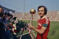 Fussball 1. Bundesliga: Beckenbauer bekommt Ehrung zum Fussballer des Jahres