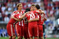 Fussball Supercup: JUBEL Andreas Ottl, Thomas Mueller (v. li., FC Bayern Muenchen)