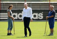 Fussball 1. Bundesliga 12/13: Training beim FC Bayern Muenchen