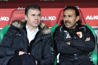 Fussball 1. Bundesliga, Saison 2011/2012: Geschaeftsfuehrer Andreas Rettig mit Trainer Jos Luhukay (v. li., FC Augsburg)